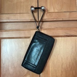 Isaac Mizrahi black leather wristlet